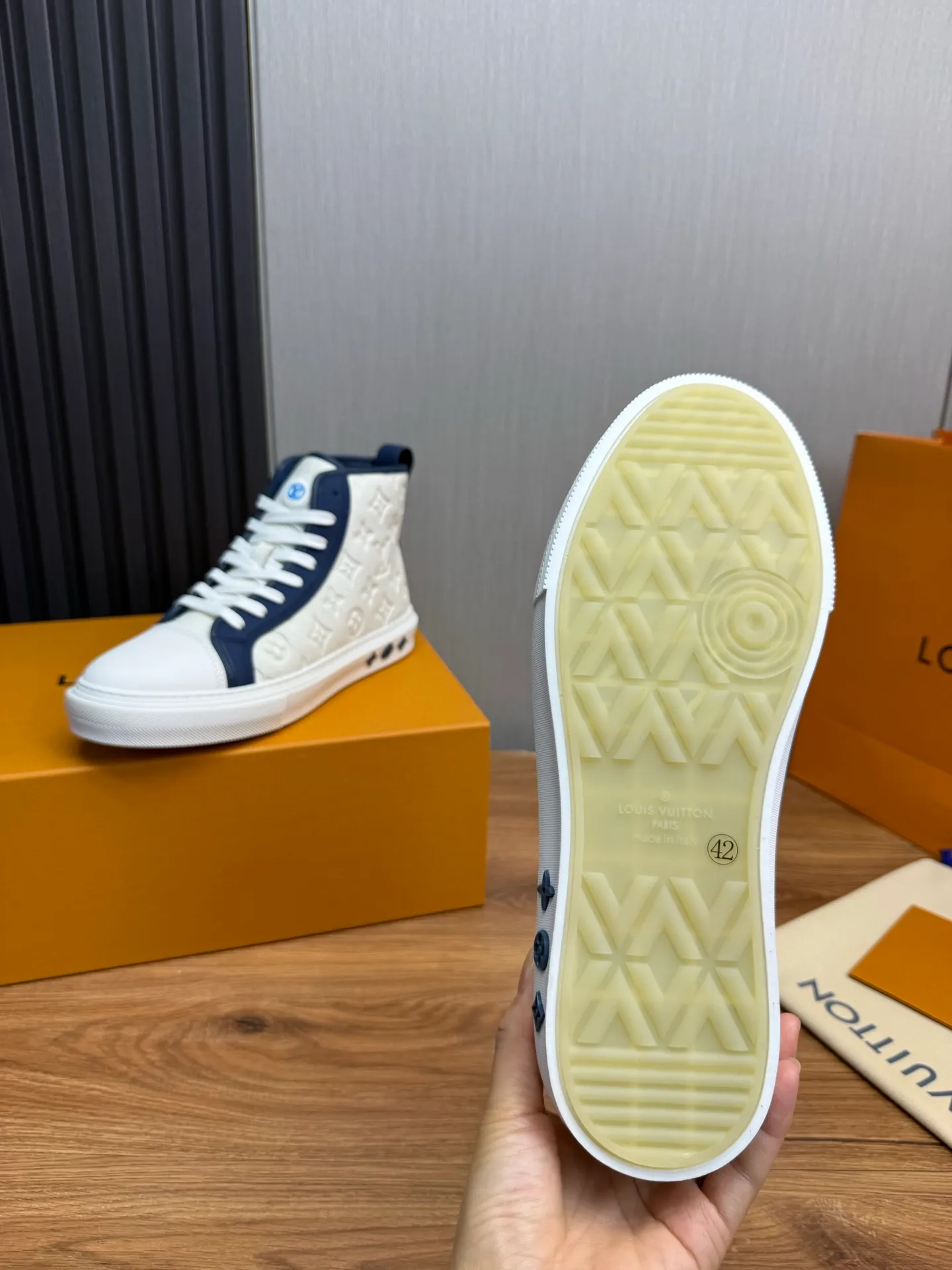 Men's shoes 💰840💰 LOUIS VUITTON [Luden Yiwei] The new trendy Lv is on the market 🎁, casual and fashionable men's shoes 👟 1:1 shipment ⬆️The upper is made of imported cowhide + cowhide mesh lining, the original wear-resistant rubber outsole, the version is simple and elegant, exclusive for trendy men. 38-45 (38.45 is non-refundable if made to order)
